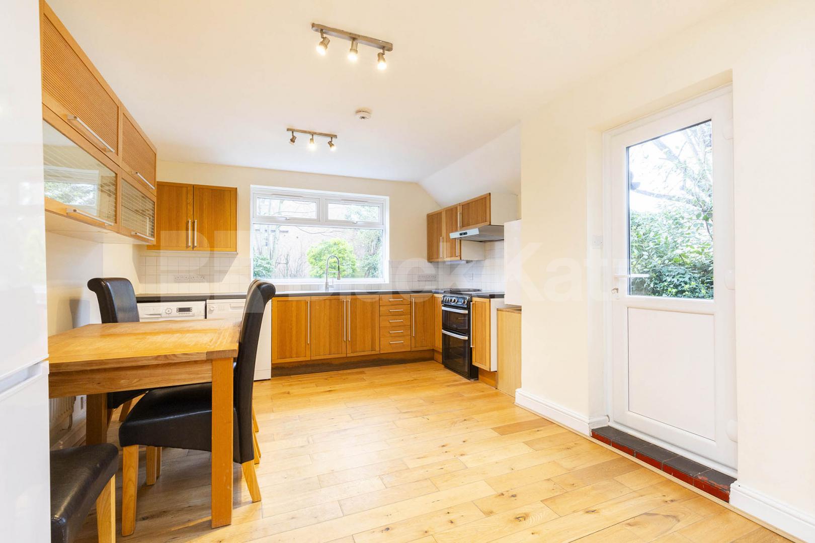 			2 Bedroom, 1 bath, 1 reception Flat			 Priory Road, Crouch End